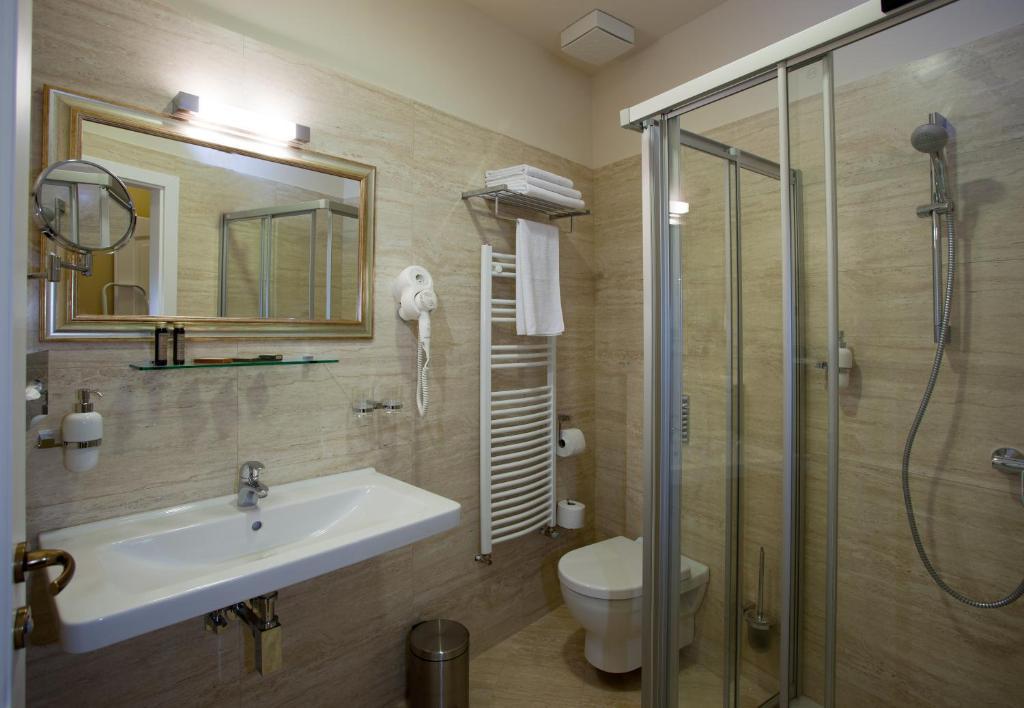 Barokk Hotel Promenad Γκιόρ Εξωτερικό φωτογραφία